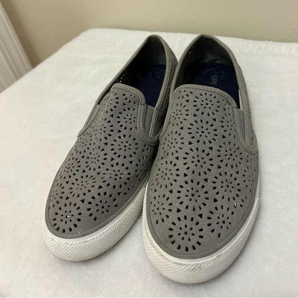 Women’s Sperry Perforated Slip On Shoes Size 10 - Picture 3 of 6